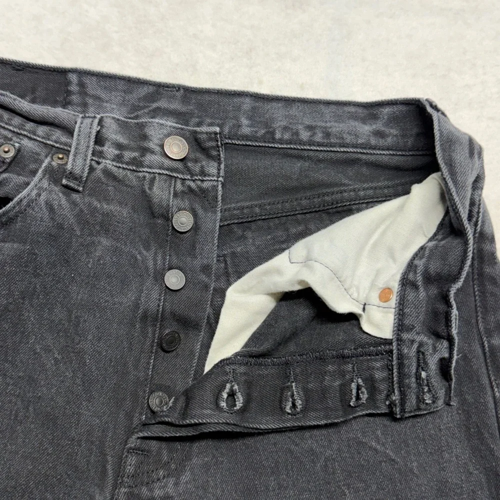 Levis 501 Original Fit Mens 32x34 Black Faded Button Fly Straight Leg Jeans